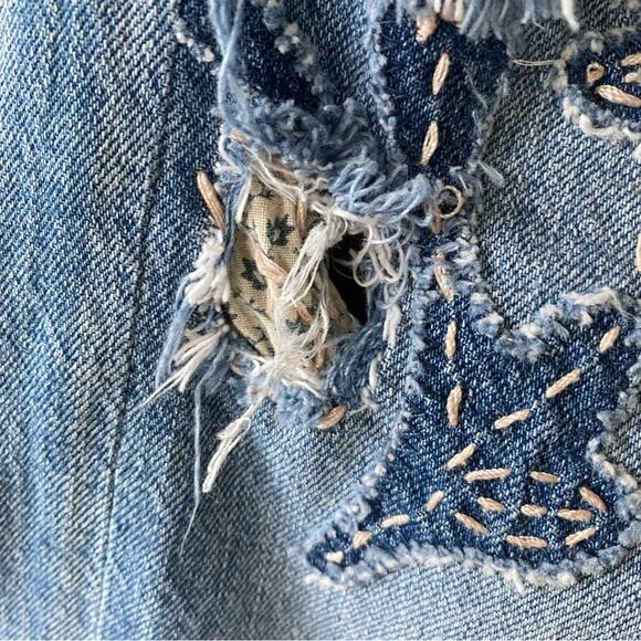Pilcro High Rise Embroidered Boyfriend Jeans Medium Blue Size 28 Boho Distressed - Picture 9 of 15